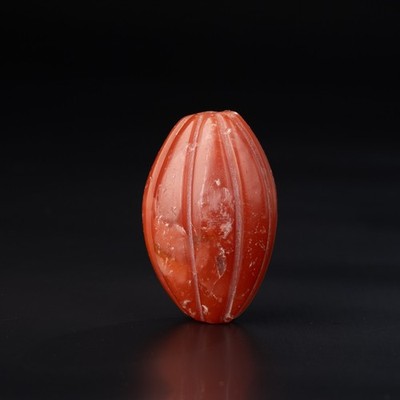 Himalayan Tibetan Carved Melon-Cut Pema Raka Nán Hóng Bead