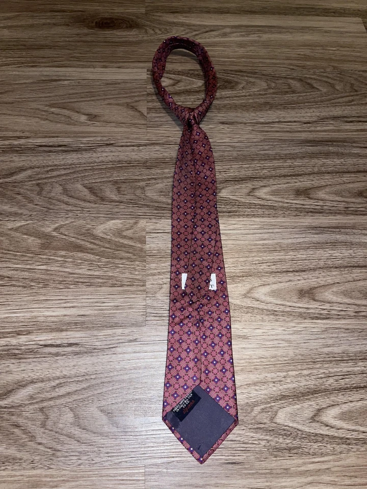 Corbata Mailliard's by Damon para hombre talla única rosa seda medallón geométrico hecha en EE. UU. Foto 4 de 4