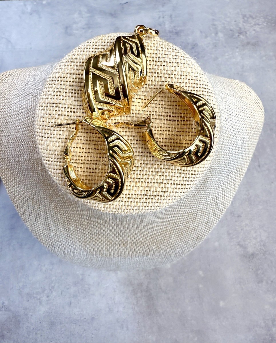 Medium Size Dubai Gold Plated Earrings And Pendant For any Occasion.