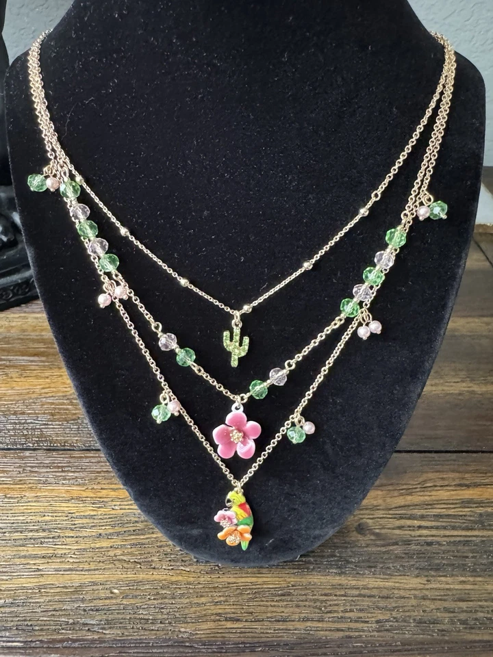 Collar Ilusión Loro Betsey Johnson