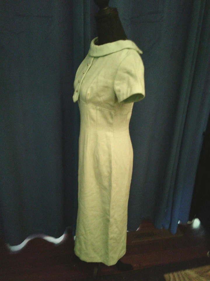 Vestido de lana azul verdoso pálido usado propiedad de Marilyn Monroe amigo Sydney Guilaroff Foto 4 de 4