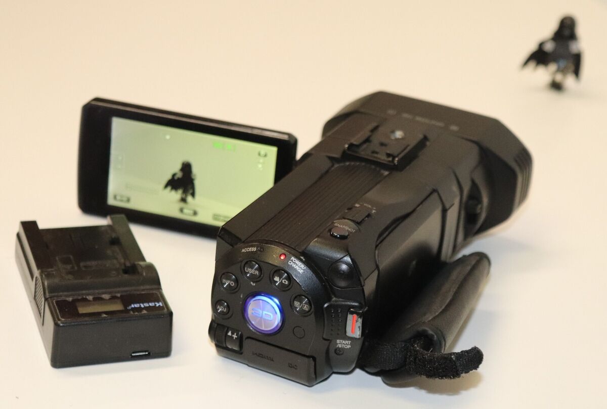 JVC GY-HMZ1U Full HD 3D Memory Card Camera Recorder JVC GY-HMZ1U Full HD 3D Memory Card Camera Recorder