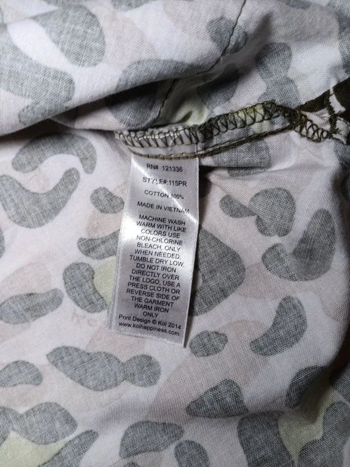 Koi Kathy Peterson Womens Scrub Top Sz Small S Crossover Brown Green Camo Stains - Image 4 of 4