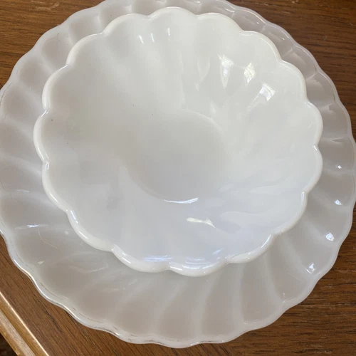 2 Pc Anchor Hocking Vintage Milk Glass Scalloped Plate 10" And Bowl 5”