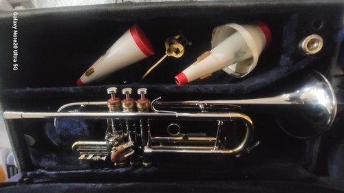 CG Conn Constellation Elkhart. Trumpet 38B Eveything works No dents. - 第 1/15 張圖片