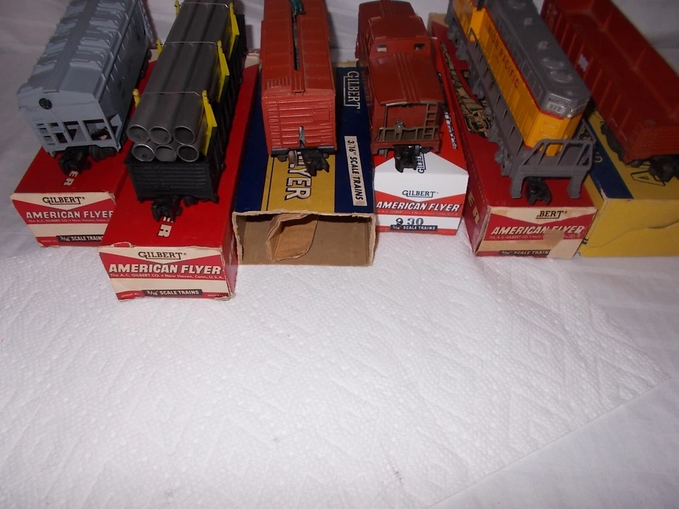 AMERICAN FLYER SET #20325 WITH 372 UP ENGINE FREIGHT CARS NICE! LOT #R-15 - Image 3 of 4