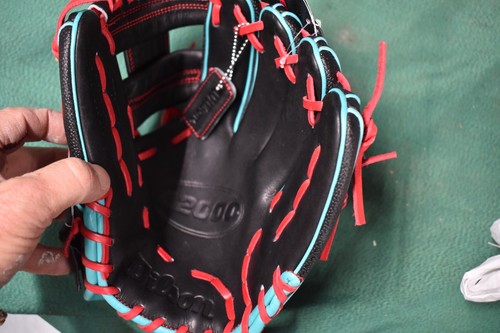 NEW- Wilson A2000 SuperSkin PF11 11" Baseball Glove: WBW10139711 Right Throw - Picture 2 of 3