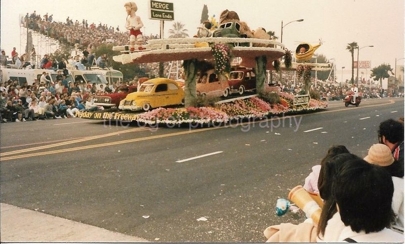 Rose Parade Float ORIGINAL FOUND PHOTOGRAPH Color PASADENA CALIFORNIA  99 5 Q