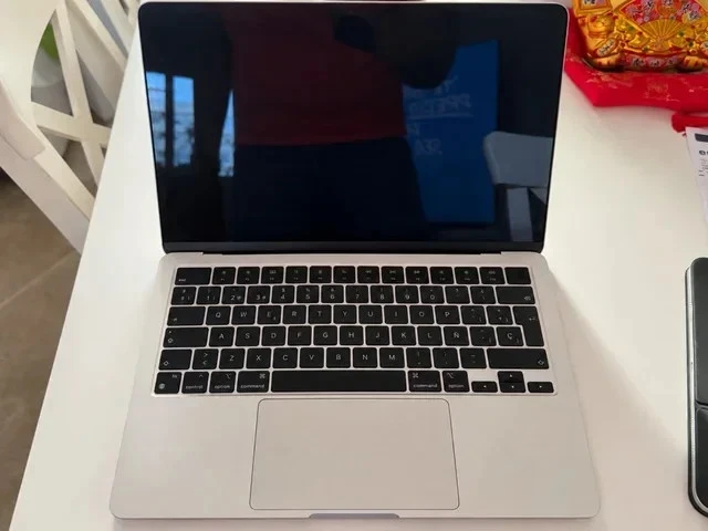 Apple MacBook Air 13" M2 · 8GB · 256GB, foto 2 de 2