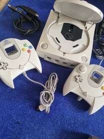 Sega Dreamcast console, Two Controllers & all leads ( Disc Tray Don't Close)