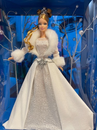HOLIDAY VISIONS BARBIE CAU - 2003 - 1ST IN WINTER FANTASY SERIES - SPECIAL ED - Picture 3 of 6