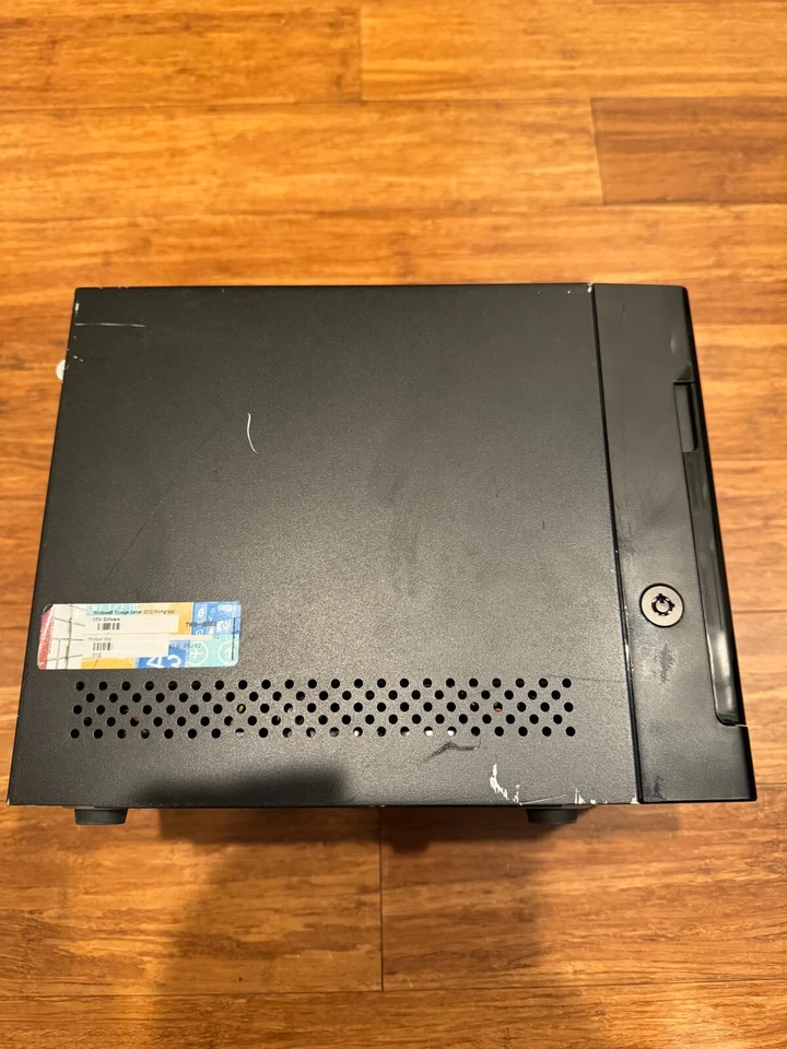 Seagate Business Storage (SRN04W) 4-Bay NAS w/ Caddies w/adapter *NO HDD** - Image 4 of 4