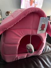 New Peanuts Snoopy 18 x 14 x16 Pink Berkshire Cat Dog Pet Valentine Bed Hut