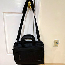 Black Nylon Padded 15in Laptop Messenger Bag Adjustable Strap Pockets