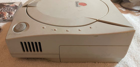 SEGA Dreamcast HKT-3020 Console, Controller w/ VMU & 2 Empty Game Cases Untested
