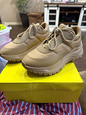 Marc Jacobs The Lazy Runner Beige Low Top Lace Up Athletic Sneakers Teens