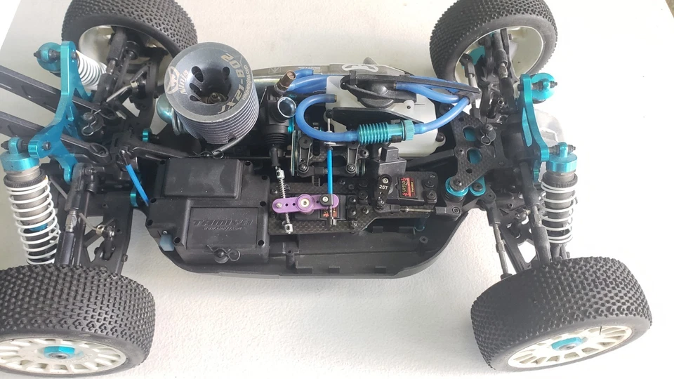 TAMIYA 801X NITRO BUGGY - Image 3 of 4