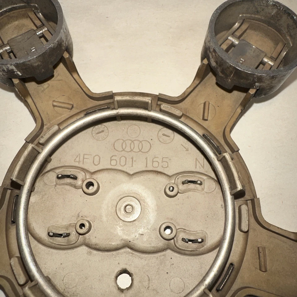 Оригинальный центральный колпак ступицы колеса для Audi A4 A5 A6 A8 S4 S5 2009–2016 годов выпуска 4F0601165 - Изображение 4 из 4