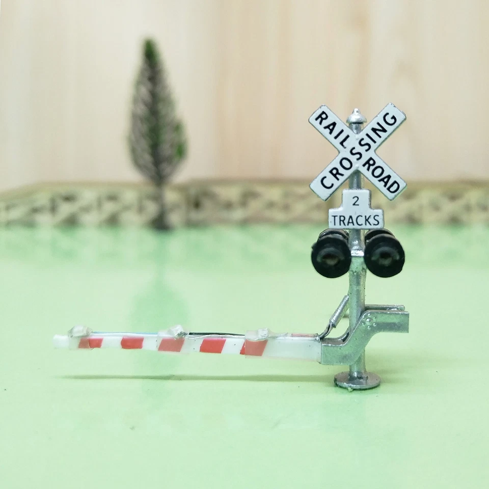 2 x N scale railroad grade crossing signal gate barrier with lights on gate #NLG - Image 4 of 4