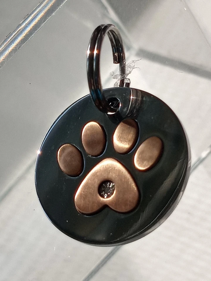 Dije o llavero con estampado de pata de perro  Foto 4 de 4