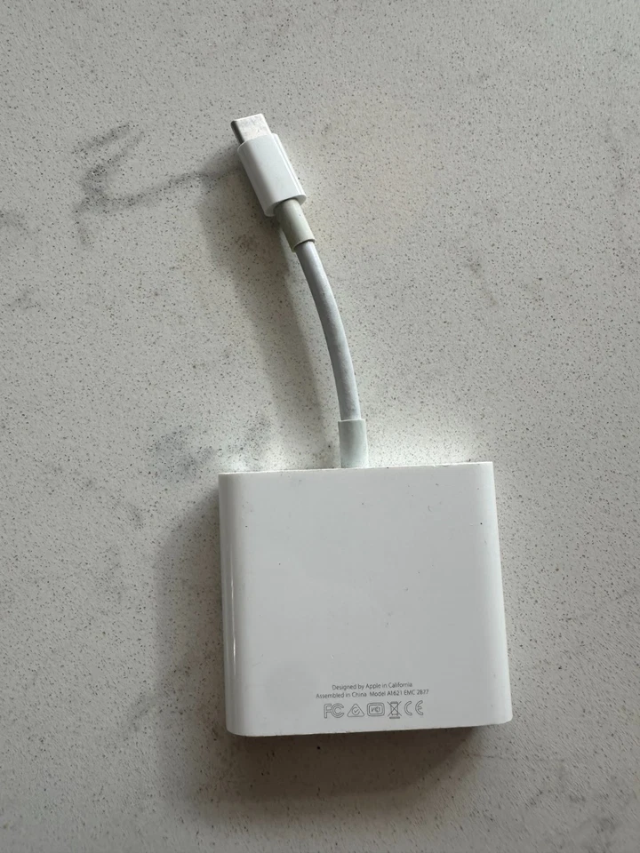 Adaptador multipuerto USB-C TO AV digital OEM Apple A1621 MUF82AM/A HDMI USB-A Foto 3 de 4