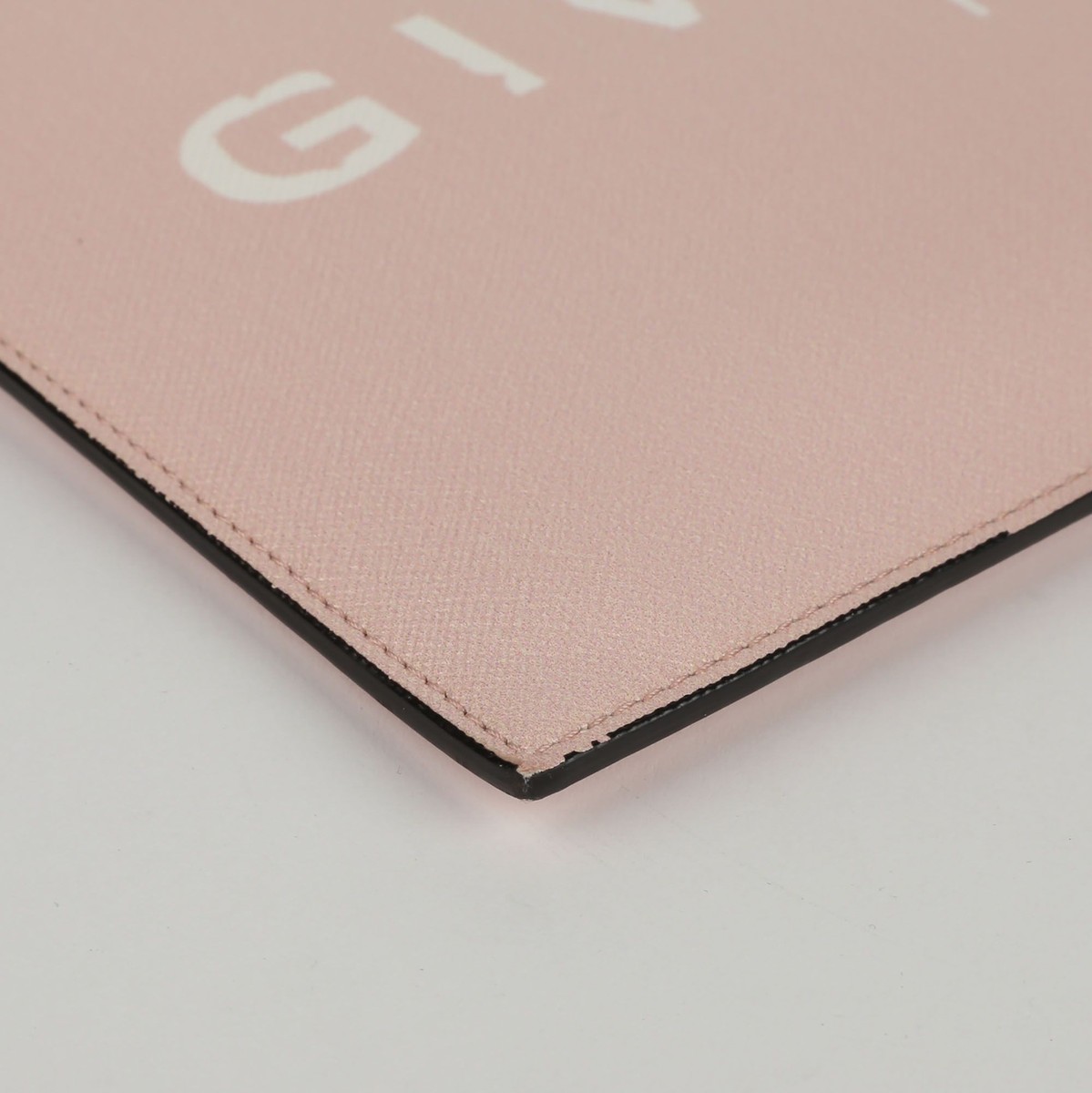 Givenchy Vintage Logo Clutch in Pink Leather BB607VB0T0 Givenchy Vintage Logo Clutch in Pink Leather BB607VB0T0