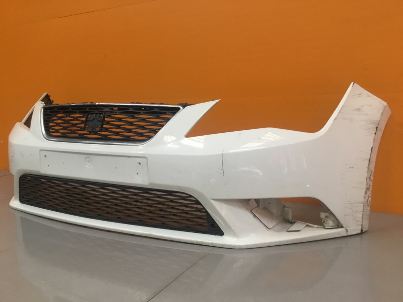 +Seat Leon Se mk3 2013-15 Genuine front bumper each - Image 7