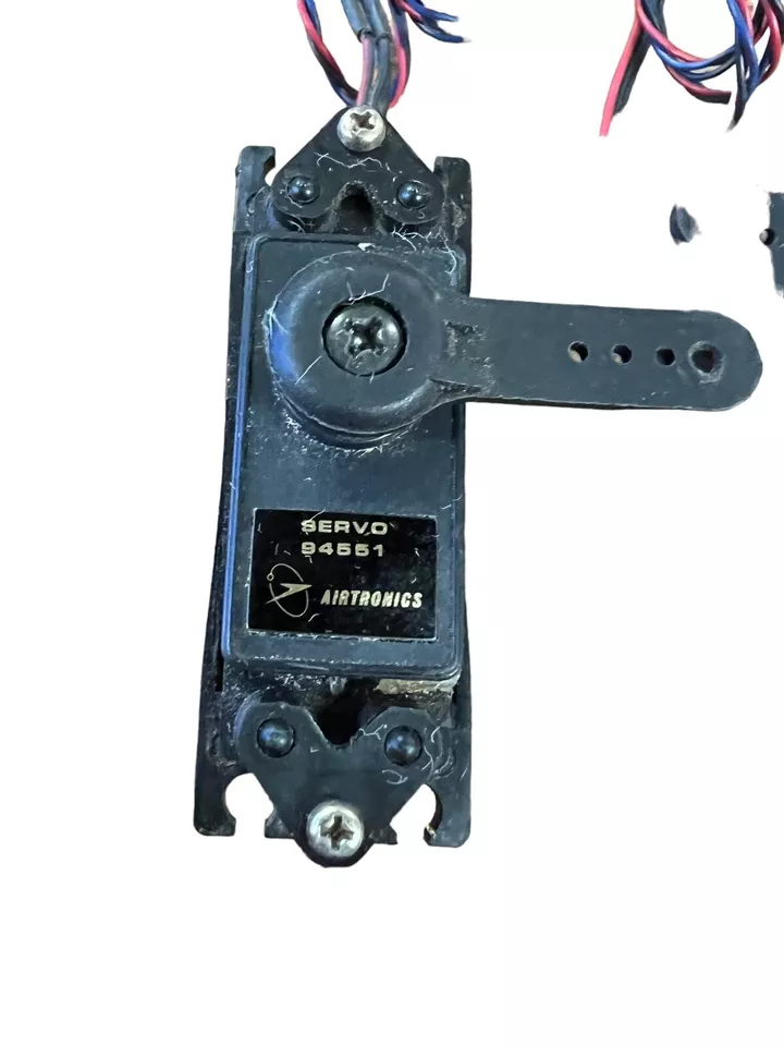 Airtronics Servo 94551 Lot Of 2 - Image 2 of 4