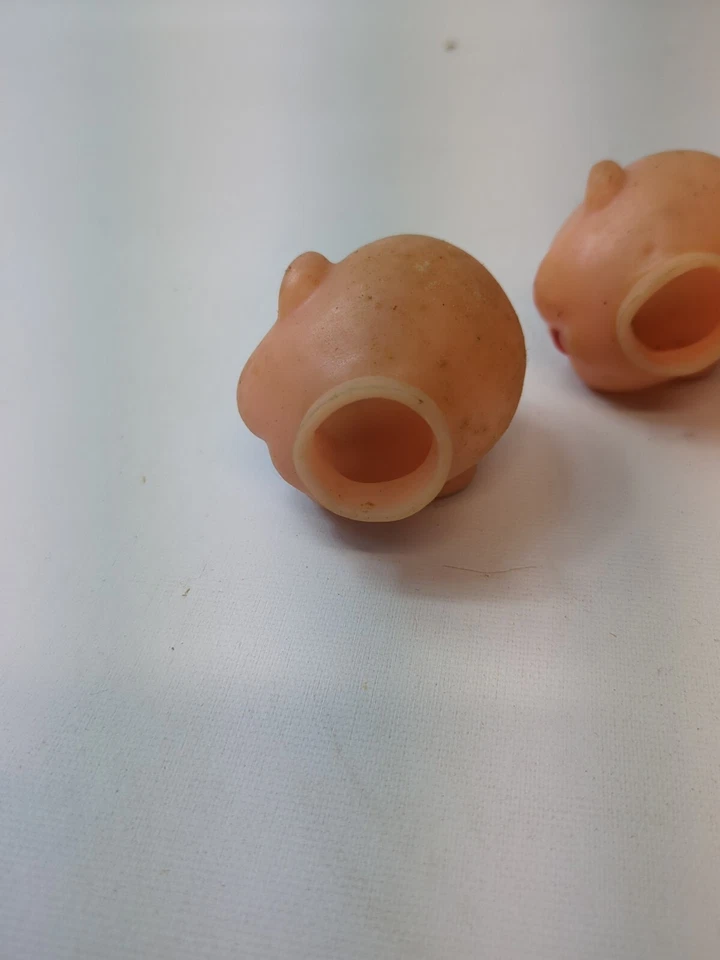 Juego de 4 cabezas de muñeca de goma vintage Foto 3 de 3