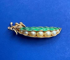 Vintage Trifarri Alfred Philippe Green Enamel Pea Pod Faux Pearl Pin  Mint Cond.