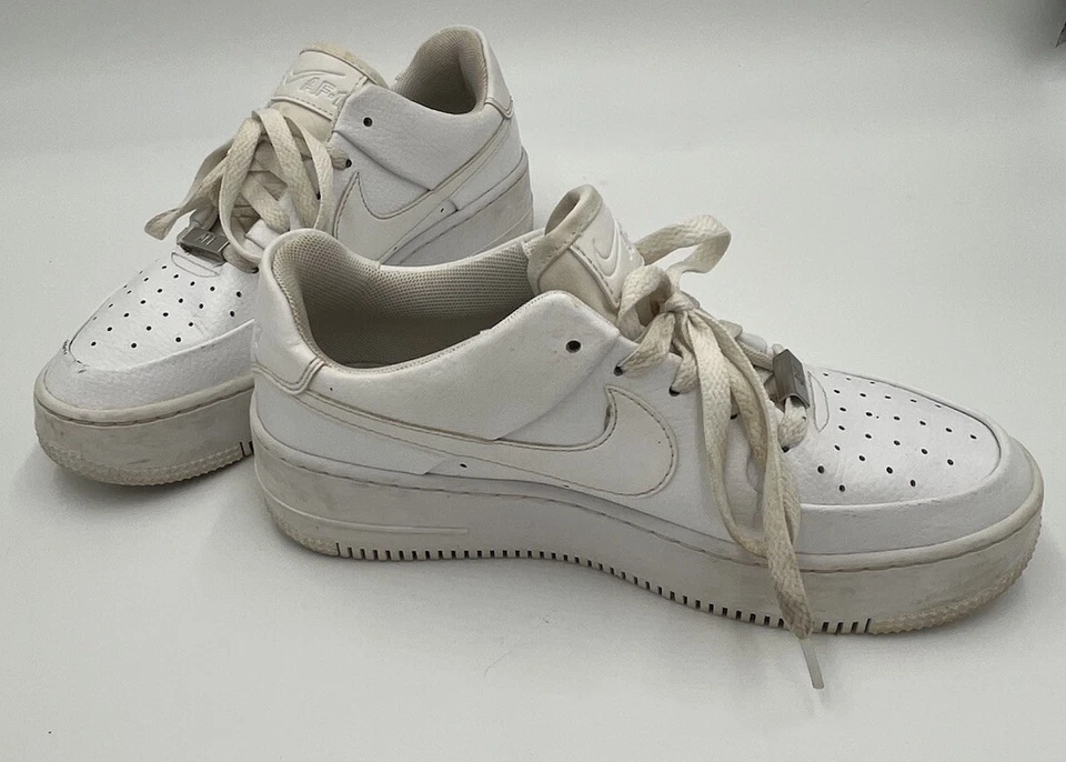 Talla 8 - Nike Air Force 1 Sage Low Triple Blanco W Foto 4 de 4