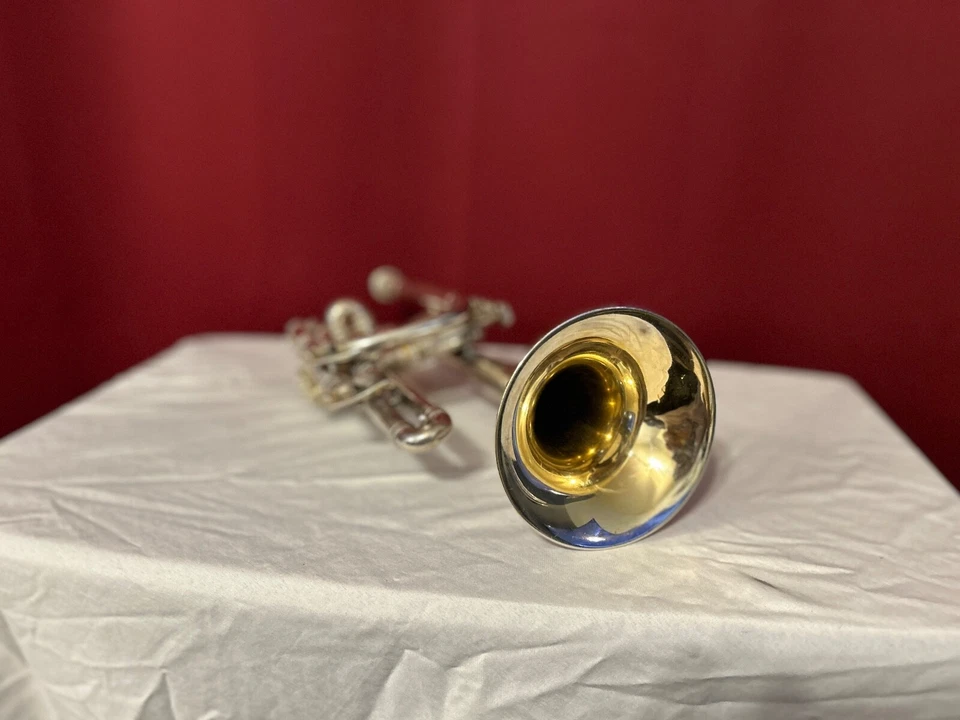 Corneta Frank Holton 1914 chapada en plata con grabado en oro - muy rara Foto 4 de 4