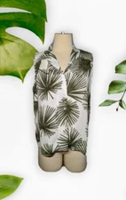 A NEW DAY Palm Leaf TROPICAL Tank Top Shirt Size Medium Green White Hawaiian 