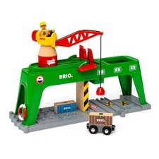 BRIO World 33996 Bahn Verlade Terminal - Mit beweglichem Kran zum Umladen von Gü
