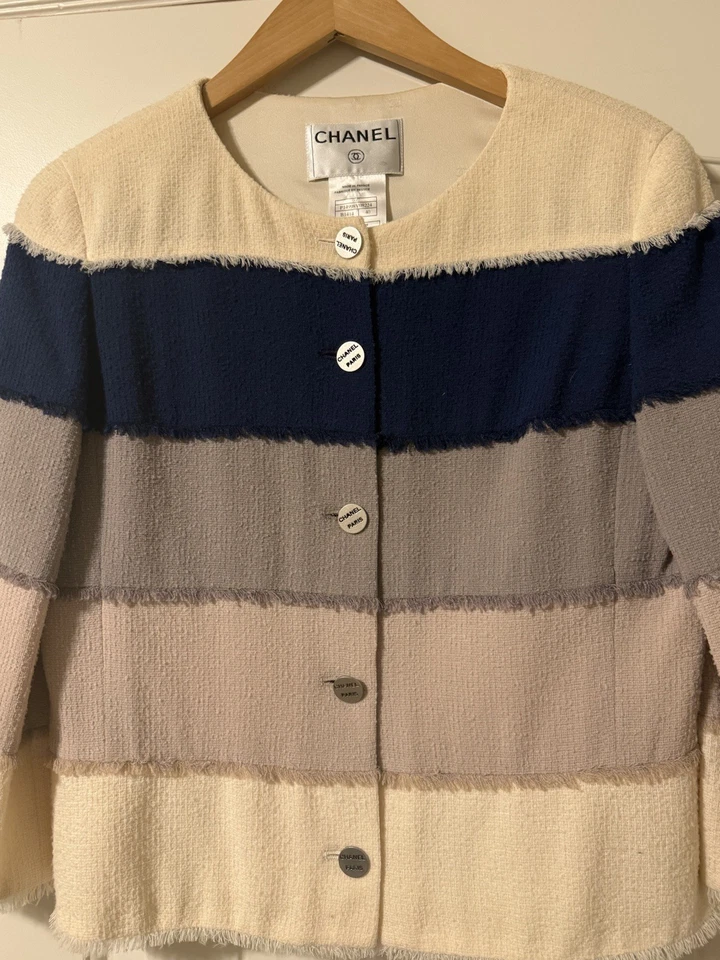 Blazer Chanel Tweed Vintage (2000) Foto 2 de 4