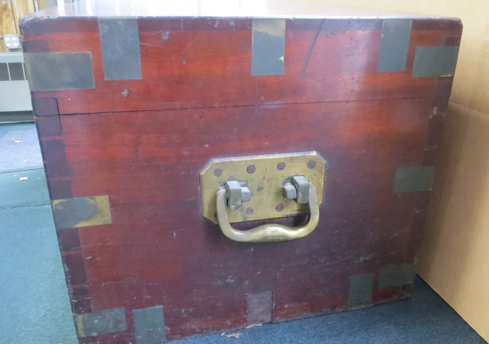 Antiguo cofre de madera Lg del siglo XIX de Prominent Family, Holloware plateado Foto 4 de 4