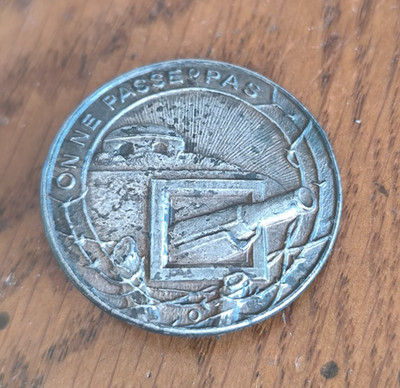 Abzeichen 36 mm Volllinie MAGINOT ON NE PAS PAS / Ohne Hersteller / LL87