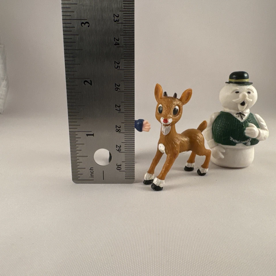 Bonecos de boneco de neve Rudolph nariz vermelho renas Hermey 2" enfeites de bolo de Natal - Imagem 3 de 4