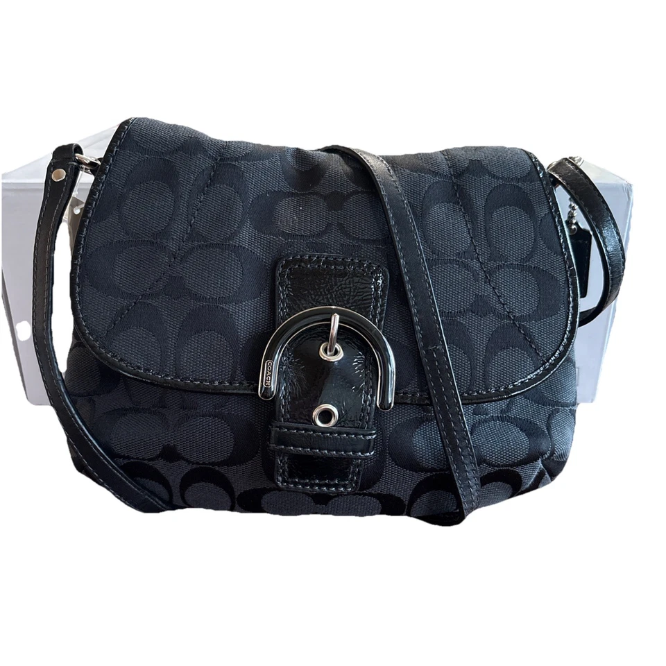 Bolso de hombro Coach firma 'C' monograma lona. Foto 2 de 4