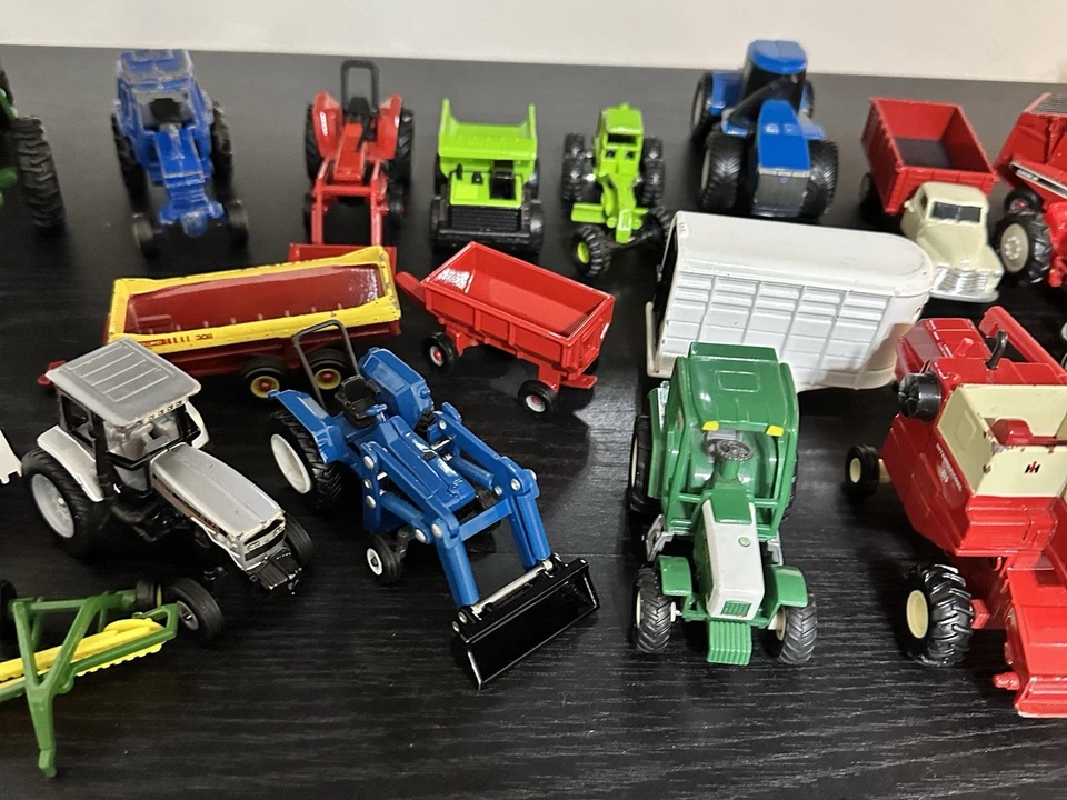Lote de 35 tractores de juguete fundidos a presión ERTL, John Deere, Tonka, New Holland Foto 3 de 4