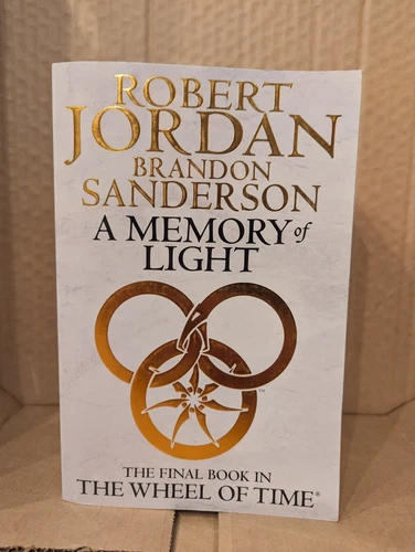 A Memory Of Light: Book 14 of the Wheel of Time by Brandon Sanderson, Robert...
