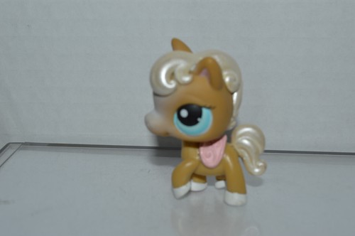 Littlest Pet Shop~#124~Horse~Gold~Pearl Mane~Pink Saddle~Blue Eyes~Red Magnet