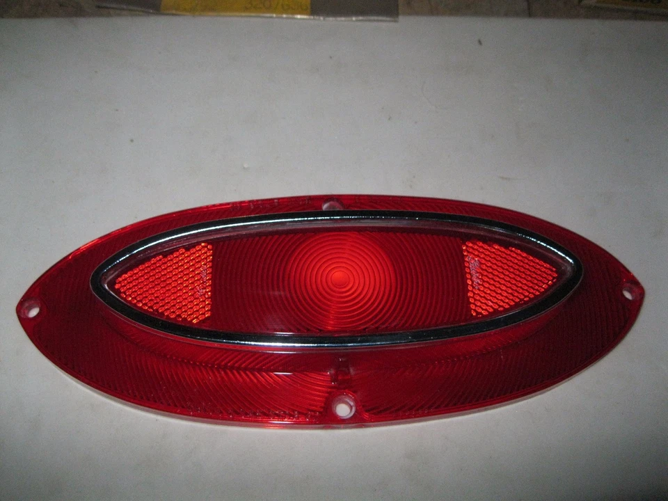 Lente de luz trasera Oldsmobile 88,98 1962 NOS, guía genuina Foto 2 de 2