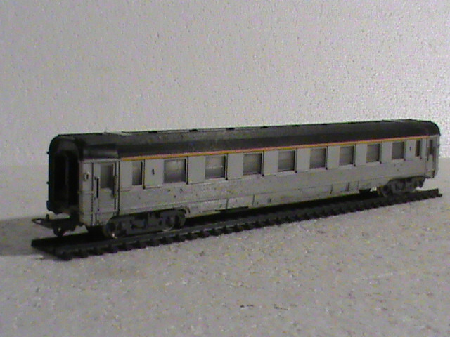 TRAIN JOUEF WAGON A BOOGIES VOITURE INOX 1ERE CLASSE A8 REF 4680 + BOITE ( 2
