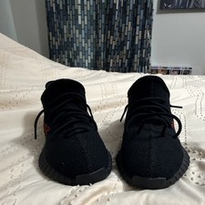 Yeezy 350 v2  Bred  (10.5)