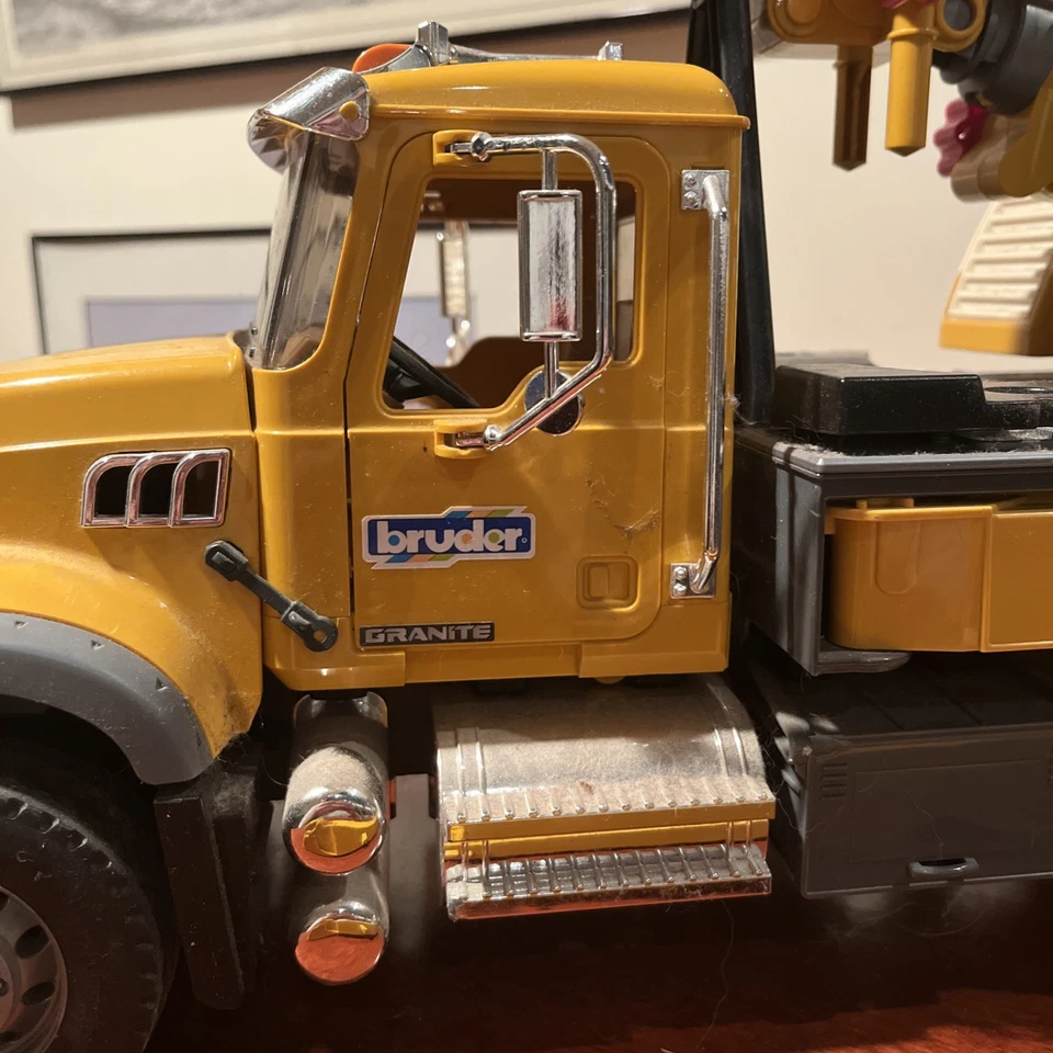 Bruder Liebherr Crane Truck 1/16 Scale Toy Mack Granite 2007 - Image 2 of 4