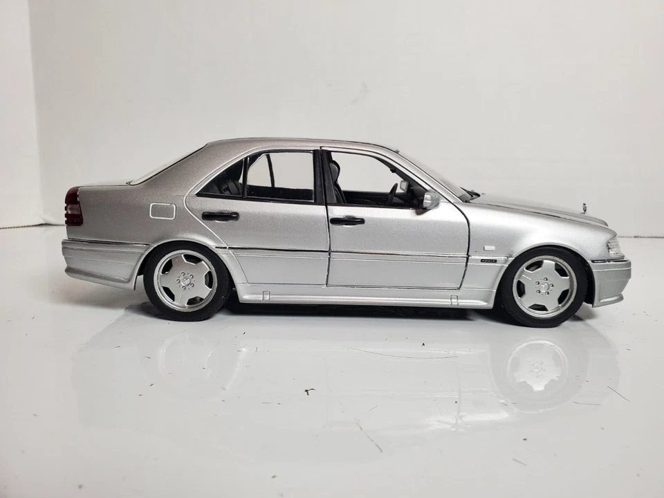 Mercedes-Benz W202 C36 AMG sedán plateado UT modelo diecast escala 1/18 usado Foto 4 de 4
