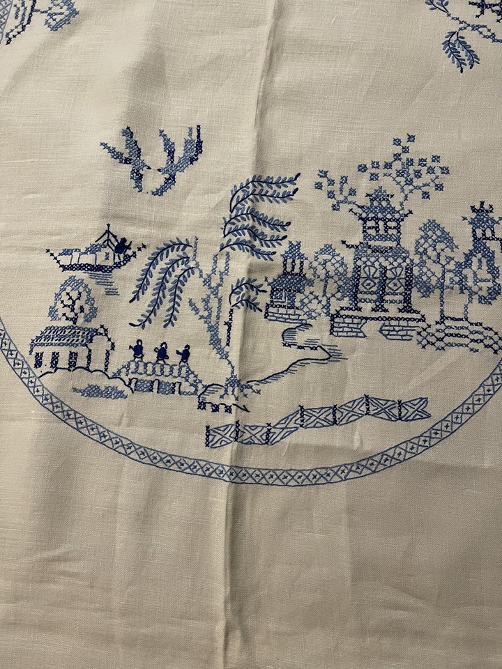 Vtg Linen Blue Willow Embroidered Tablecloth 56 X 74 Scalloped Edge