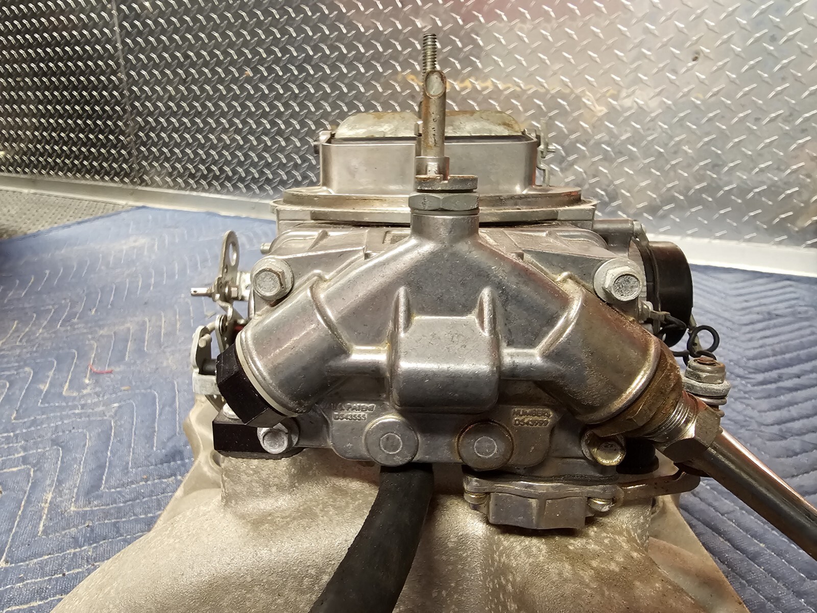 EDELBROCK PERFORMER RPM INTAKE 7193 MOPAR HOLLEY BRAWLER 750 CFM 4bbl