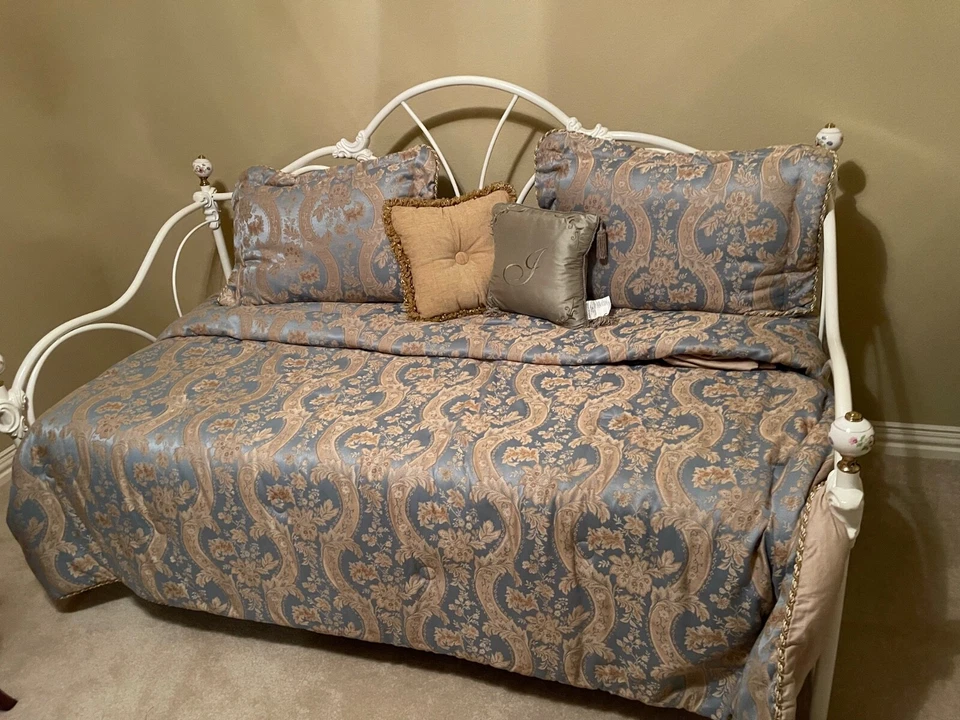 Sofá cama de metal blanco con nido Foto 2 de 2